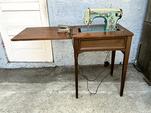 Universal vintage sewing - universal,
