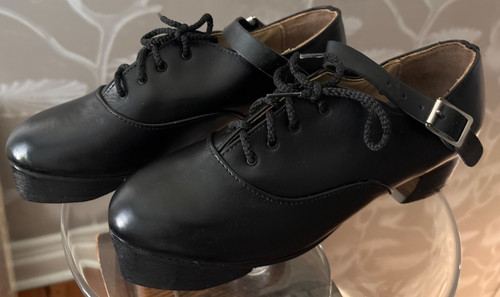 Fays shoe makers - makers, dance
