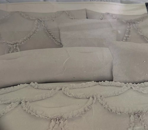 New queen bed - new,