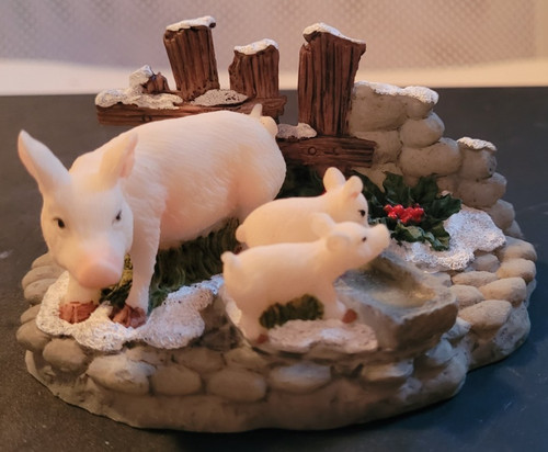 Ceramic pigs snow holly baby - ceramic,