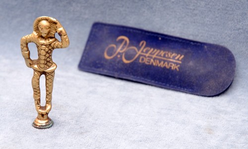 Neerup figurine pipe tamper - neerup,