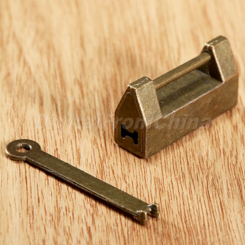 Vintage metal padlock - metal, jewelry