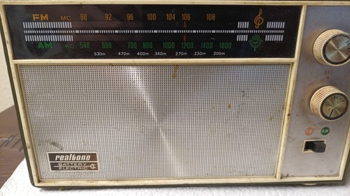 Vintage realtone radio - realtone,