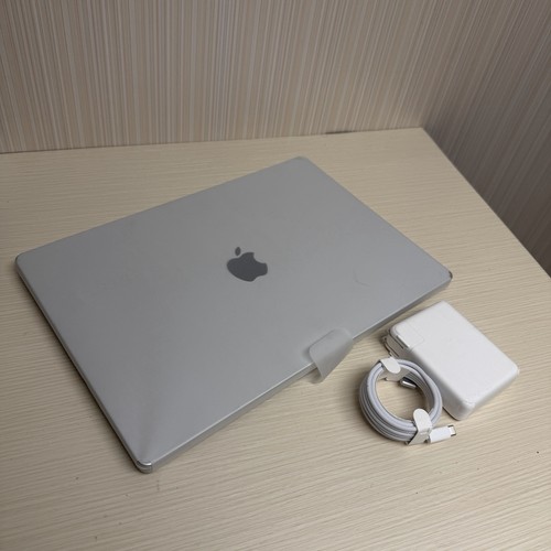 Apple macbook pro - 16",