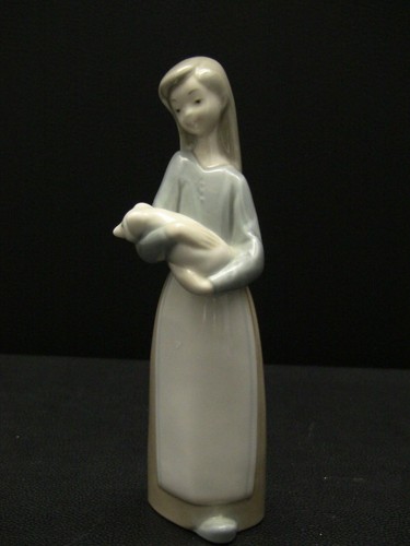 Lladro 1011 girl holding pig - #1011,