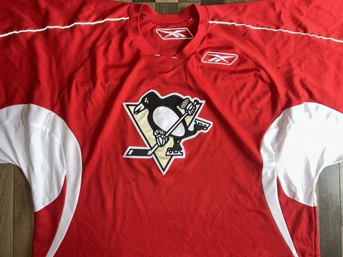 Red pittsburgh penguins hockey - pittsburgh,