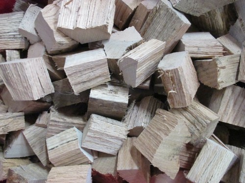 Seasoned red oak wood chunks - wood,