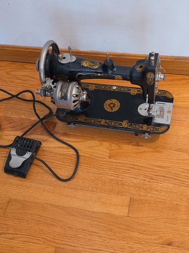 Antuque sewing machine - sewing, by
