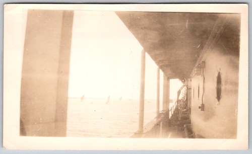 Vtg snapshot ship boat - b&w,