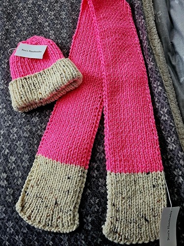 Womens hand knit - hat, scarf