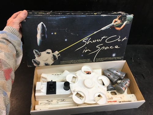 Vtg shoot out space - shoot,