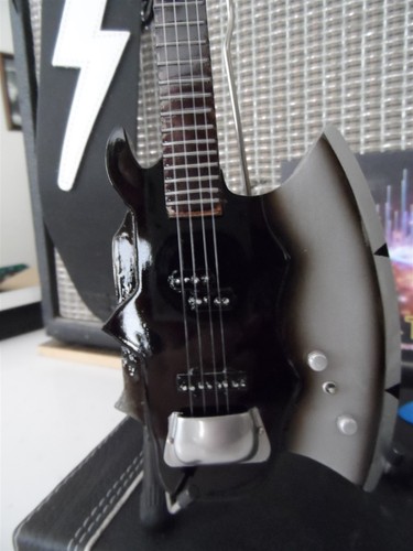Gene simmons axe - -,