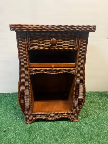 Vintage wicker table with - table,