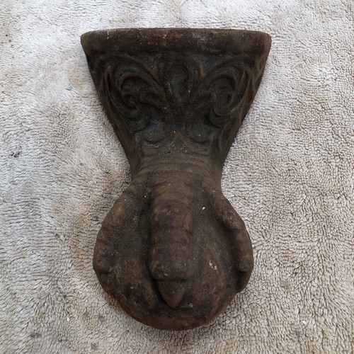 Single cast iron ball claw - cast,