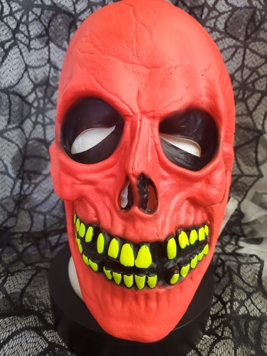 Don post studios - post, skull