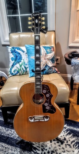 Epiphone inspired gibson - by,