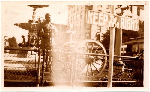 Memorial square fountain - memorial,