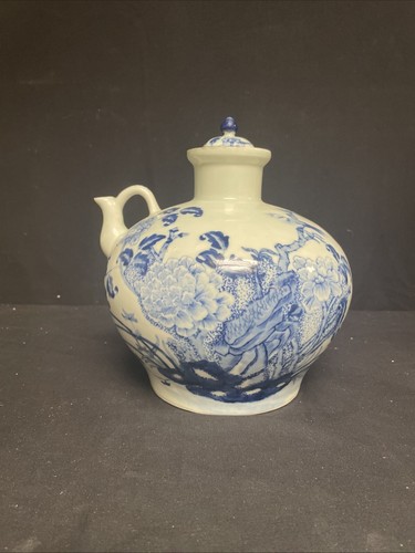 Chinese porcelain wine pot - porcelain,