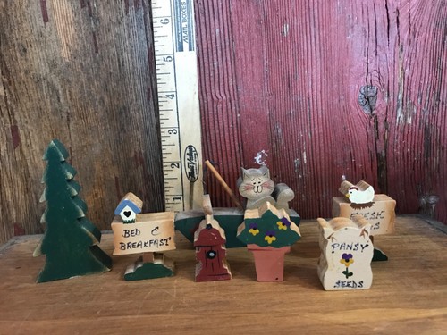 Miniature wooden figurines bed - wooden,