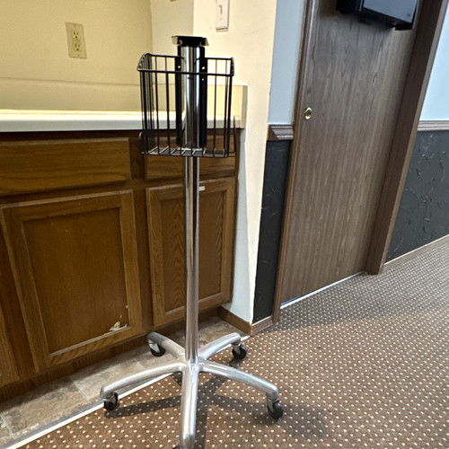 Rolling instrument stand with - rolling,