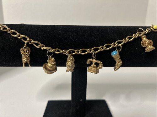 Vintage gold tone avon - tone, charm