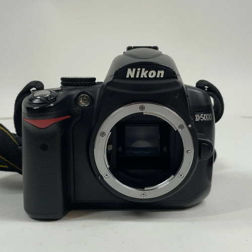 Broken nikon d5000 3mp - d5000, 12.3mp