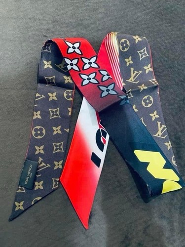 100 authentic louis - 100%,