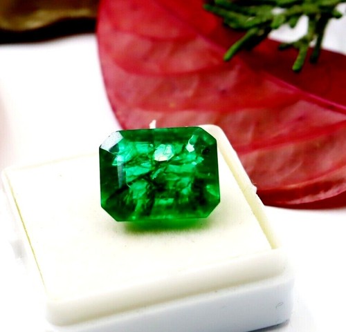 Green emerald natural - green,