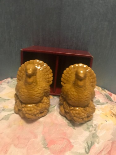 Majolica tom turkey hen salt - majolica,