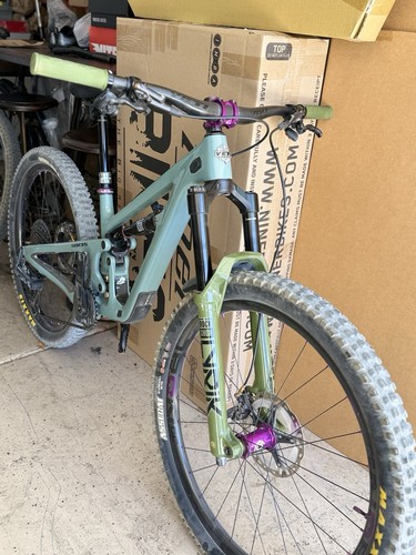2024 yeti sb134 turq - sb134, carbon
