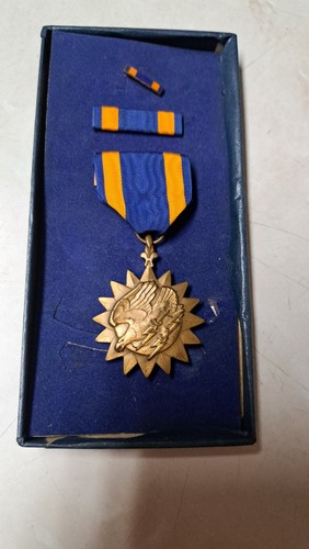 Vietnam era air medal - vietnam,