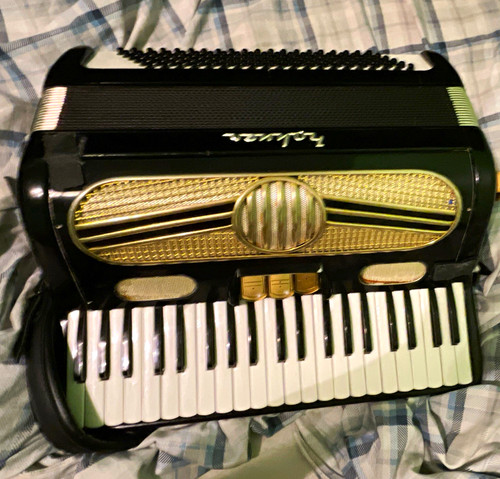 Hohner piano accordion - ,