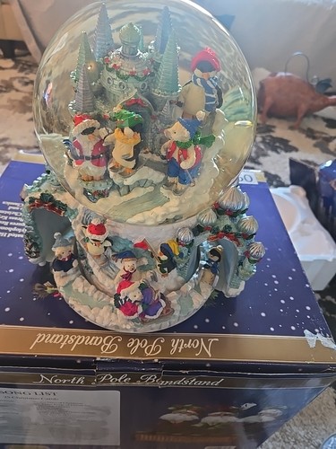 Musical christmas waterglobe - musical,