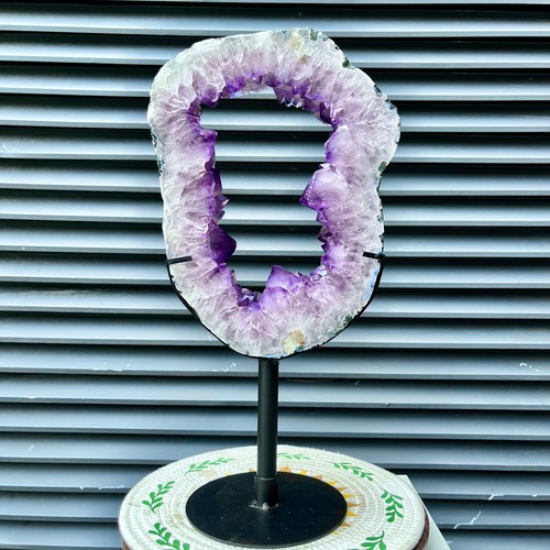 Amethyst geode slice - lb,