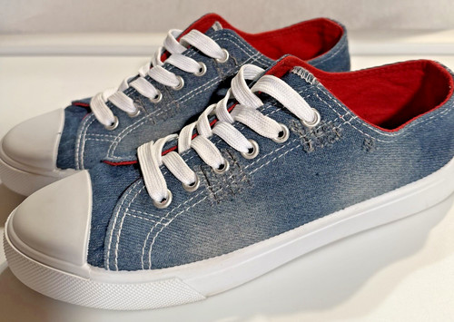 Women distressed denim - women's,