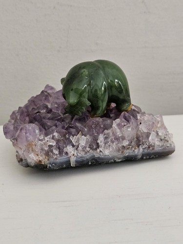Carved nephrite jade bear - nephrite, with