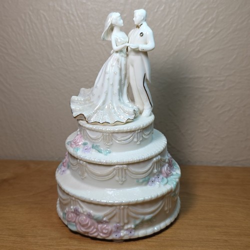 Lenox 2002 collectible - 2002,