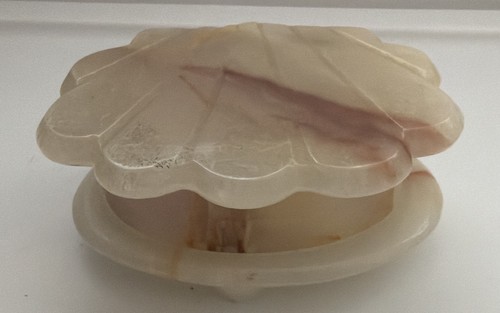 Vintage clam shell shaped onyx - shell,