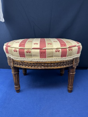 Louis style walnut foot - style,