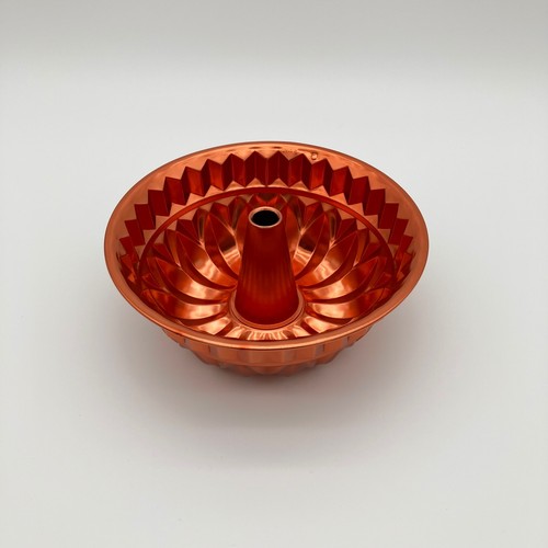 Bundt cake pan - pan, 8.5in