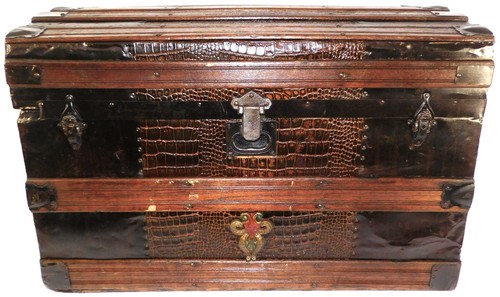 Antique alligator design metal - antique,