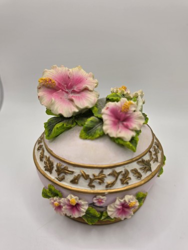 Music trinket box plays - music,