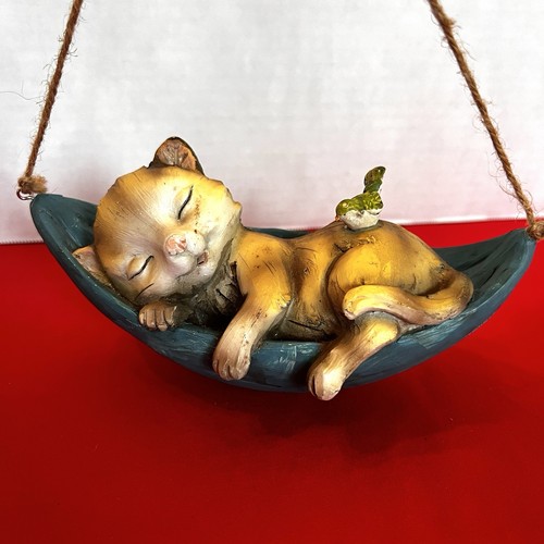 Sleeping kitten cat leaf - kitten, in