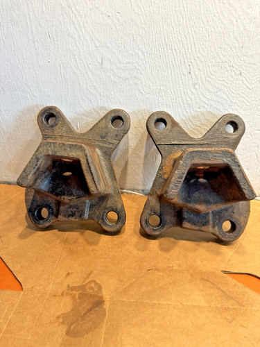 Engine mounts for detroit - x,