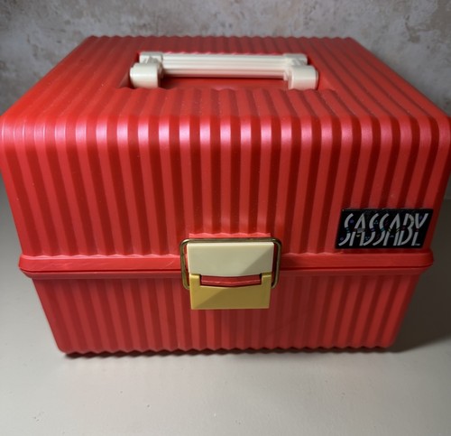 Vintage sassaby red - vintage, plastic