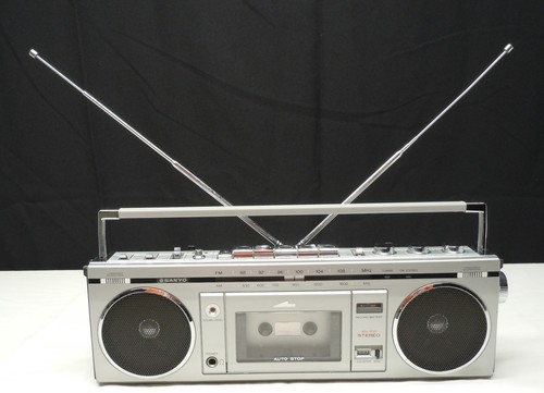 Vintage sanyo cassette - am,