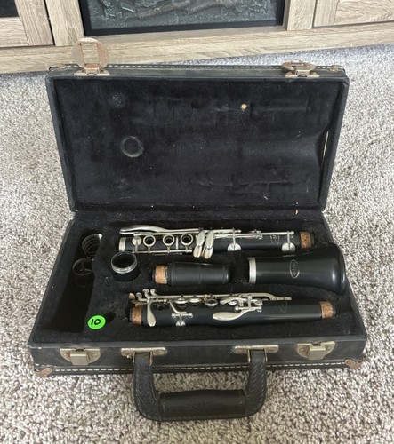 Bundy black clarinet - bundy,