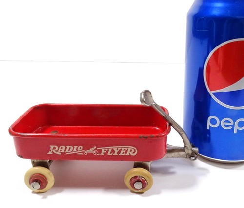 Vintage radio flyer miniature - radio,
