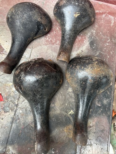 Set unmarked antique - antique, cast