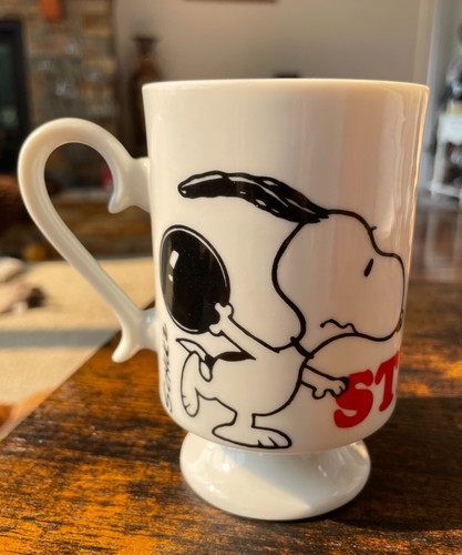 1965 snoopy peanuts mug - snoopy,